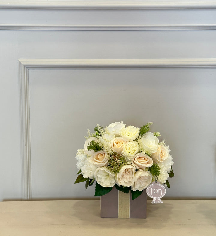 FLOWERY BOX-COMPOSTA COME IN FOTO-BASE TORTORA -H30CMX 30CM
