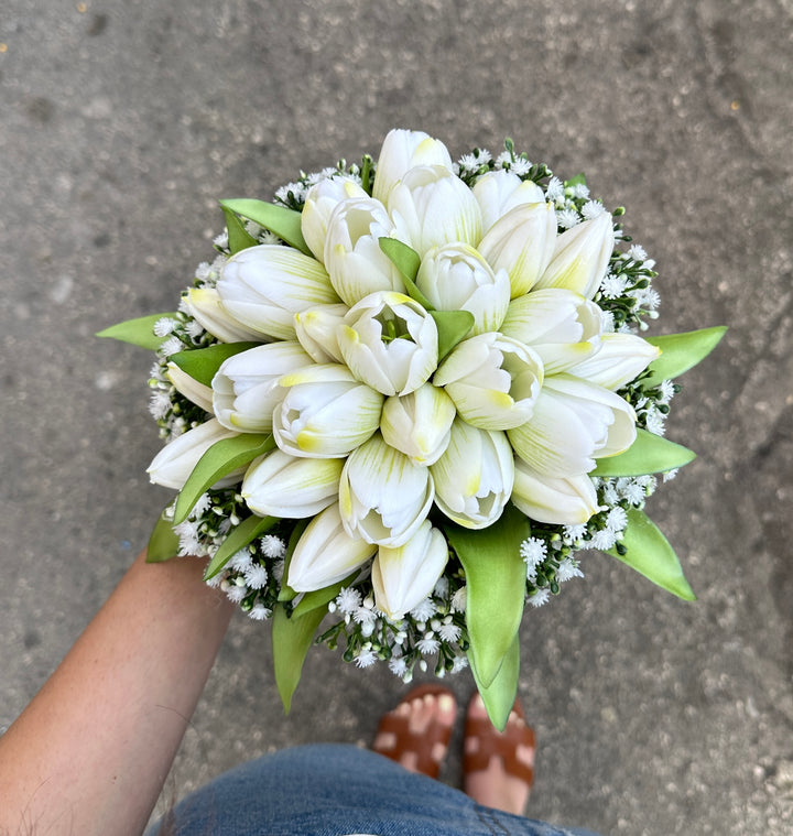 BOUQUET-SPOSA-COMPOSTO DA TULIPANI IN LATTICE E GIPSOFILA.