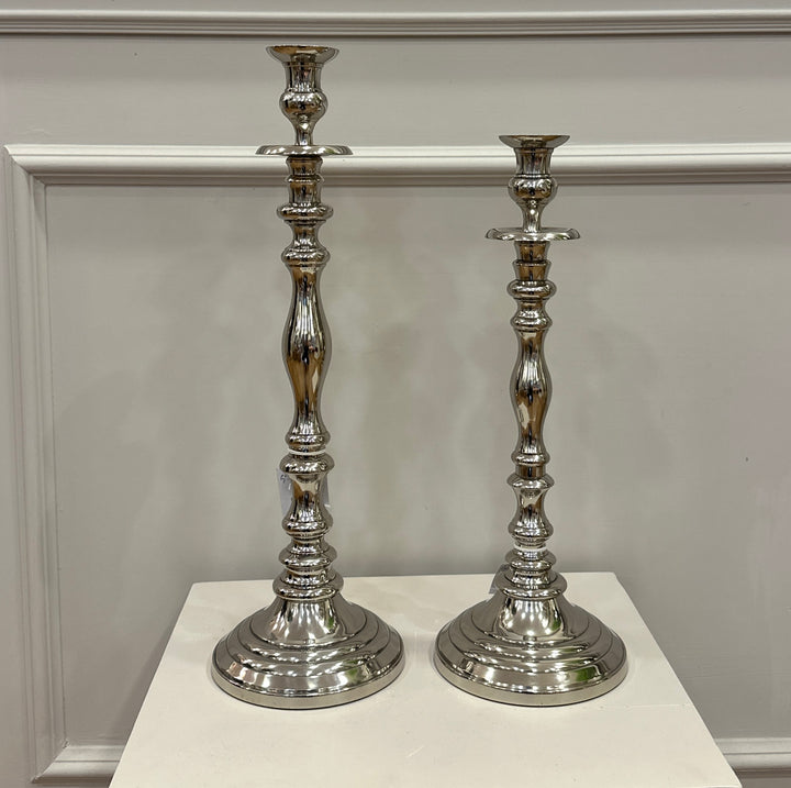 Candelabri-in metallo-color argento-disponibili in due misure