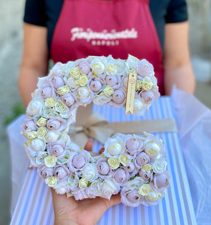 INIZIALE FIORITA CON FIORI VEROSIMILI-CON TONALITÀ COME IN FOTO