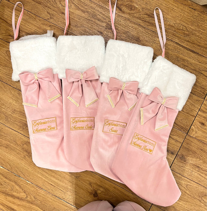 CALZA-PERSONALIZZATA-IN VELLUTO ROSA CON RICAMO ORO.
