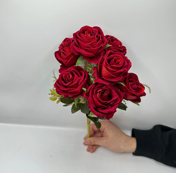 CIUFFO DI ROSE IN VELLUTO