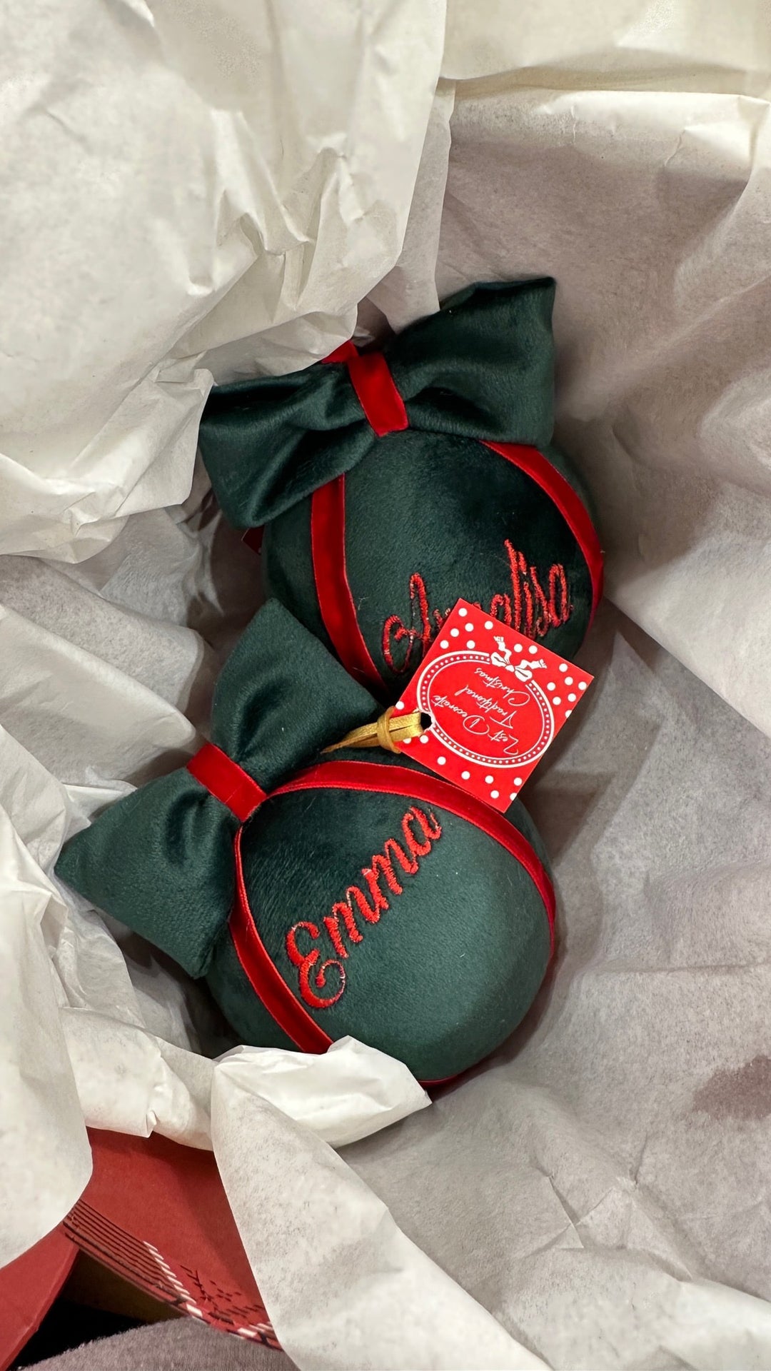 SFERA-PERSONALIZZATA-VELLUTO VERDE CON RICAMO ROSSO.