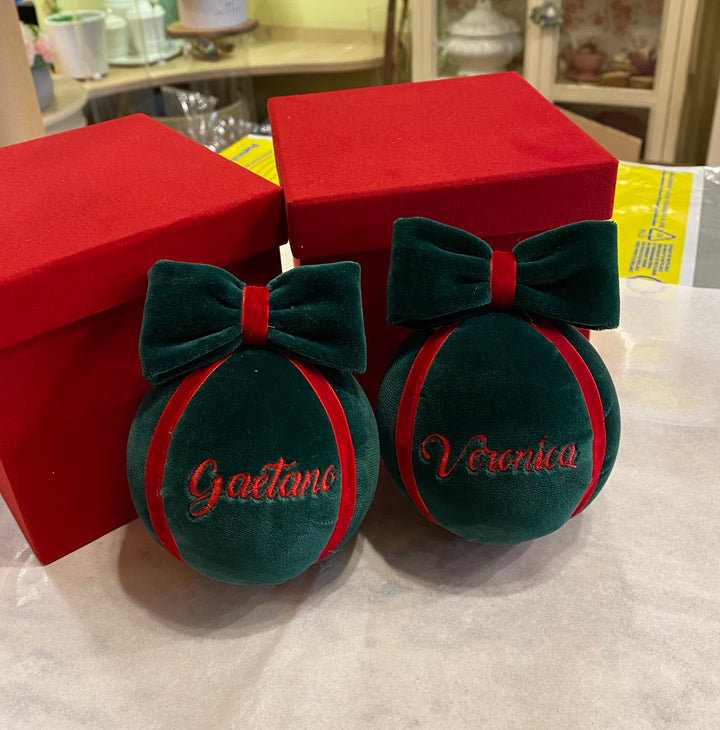 SFERA-PERSONALIZZATA-VELLUTO VERDE CON RICAMO ROSSO.