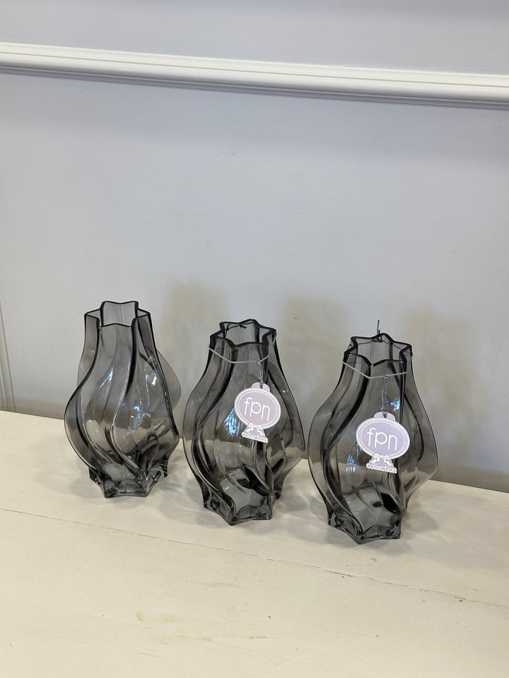 VASO-IN VETRO-SEMITRASPARENTE NERO-H23cm x D13cm
