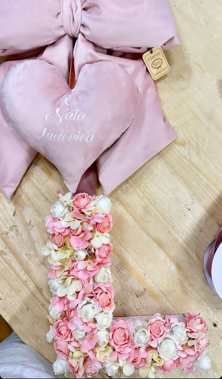 FIOCCO CON INIZIALE-ROSA- H65cm.