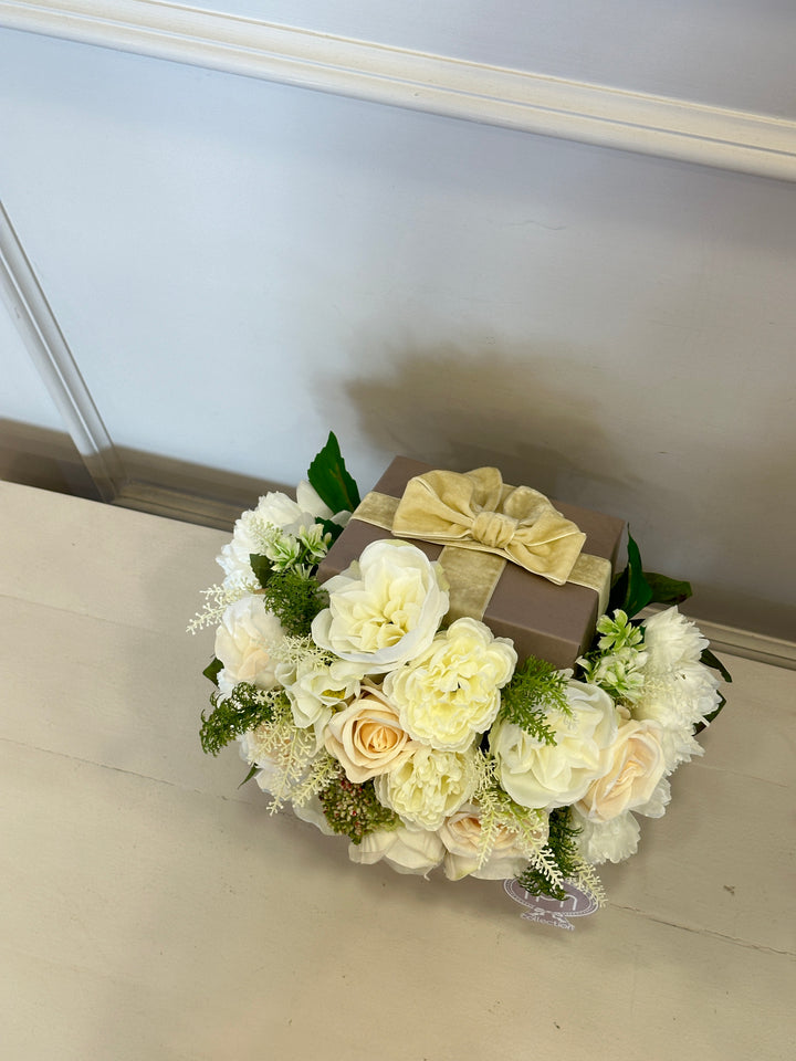 FLOWERY BOX-COMPOSTA COME IN FOTO-BASE TORTORA -H30CMX 30CM