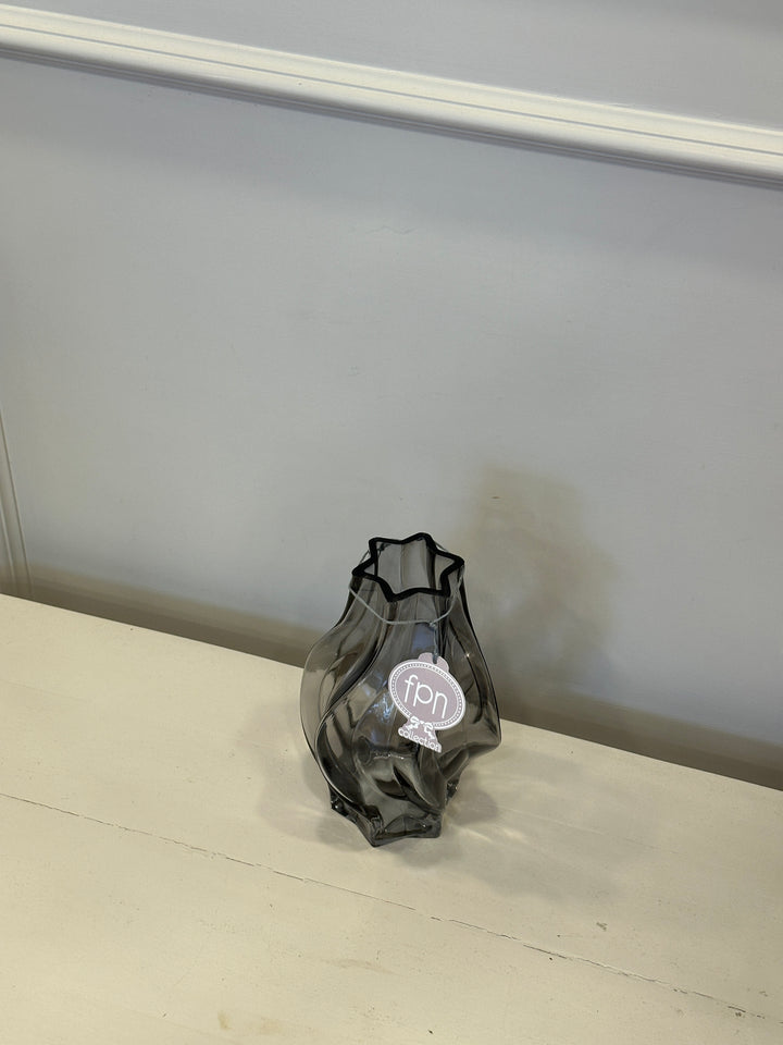 VASO-IN VETRO-SEMITRASPARENTE NERO-H23cm x D13cm