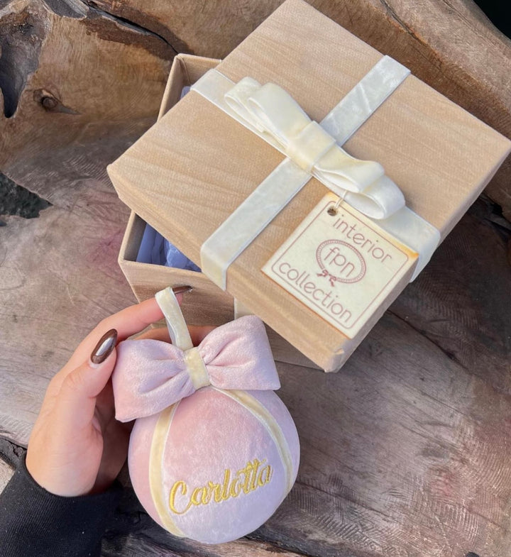 SFERA-PERSONALIZZATA-VELLUTO-ROSA CON RICAMO IN ORO.