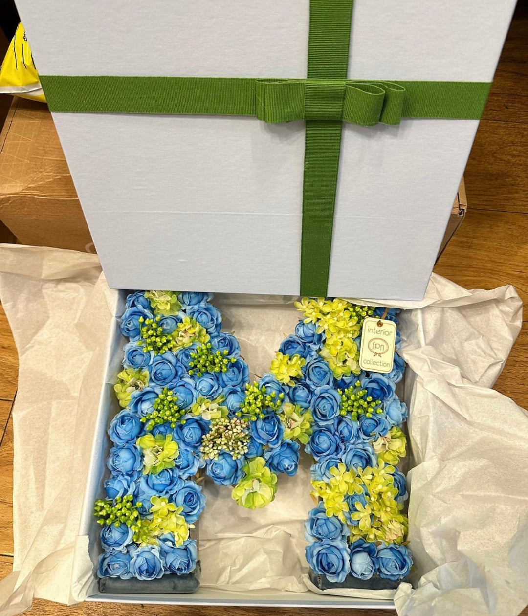 INIZIALE FIORITA CON FIORI VEROSIMILI-CON TONALITÀ COME IN FOTO