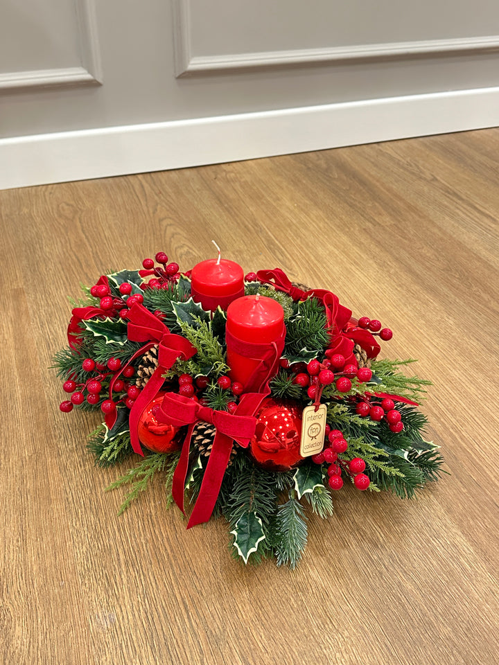 CENTROTAVOLA-TEMA FIOCCHI-CON CANDELE ROSSE-DIMENSIONE 45cm