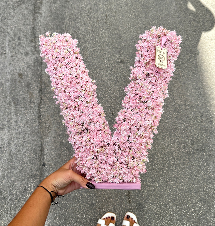 INIZIALE-FIORITA-CON FIORI VEROSIMILI- COMPOSTA-INTERAMENTE IN GYPSOPHILA ARTIFICIALE.