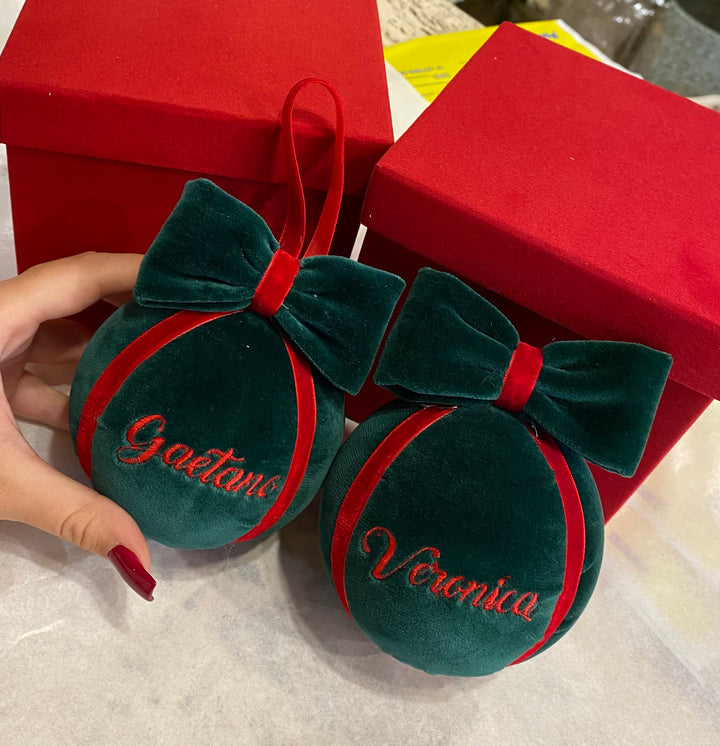 SFERA-PERSONALIZZATA-VELLUTO VERDE CON RICAMO ROSSO.