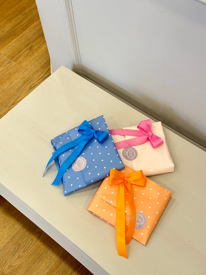 MISTERY GIFT💙🧡🩷. Ogni pacco regalo conterrà un regalo di Pasqua.