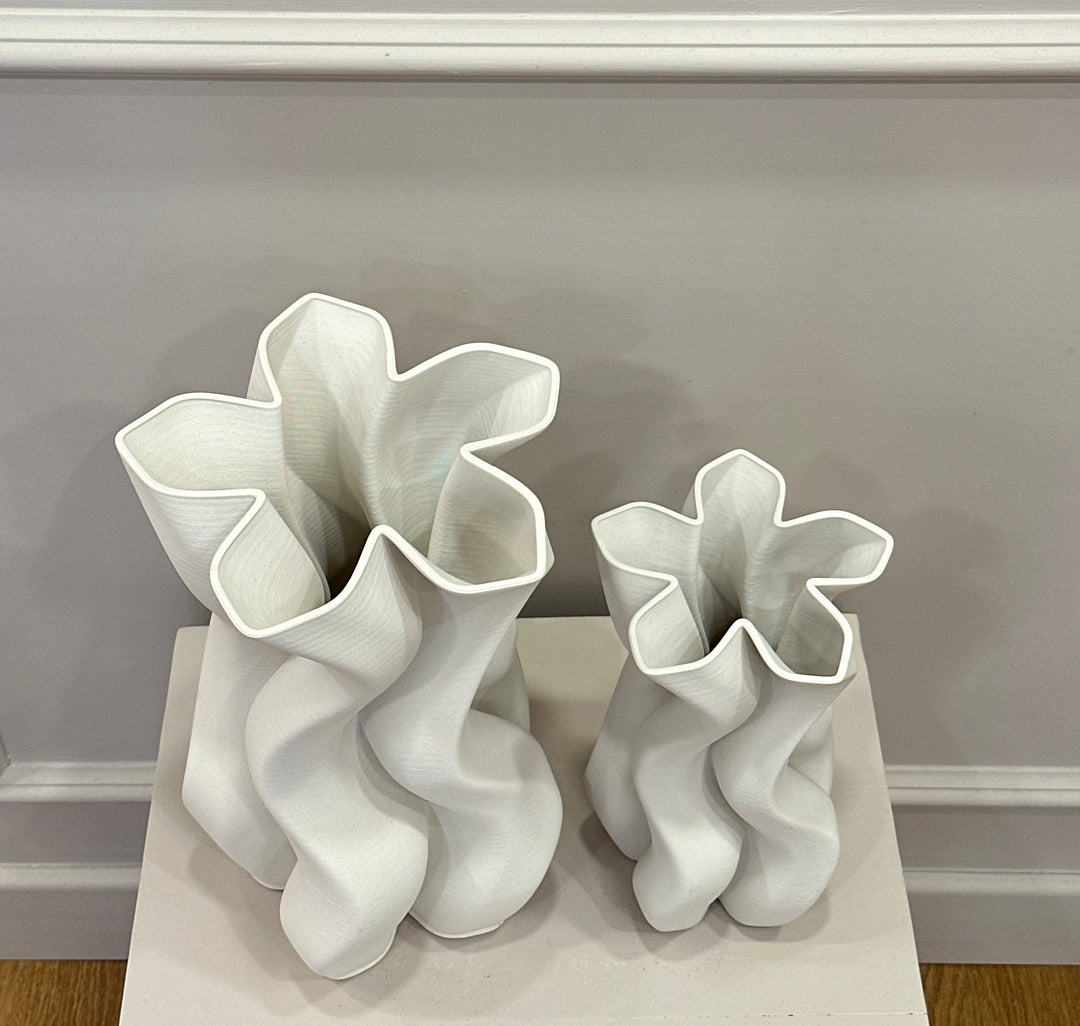 Vaso-in ceramica-3D Onde-color bianco-disponibile in due dimensioni.