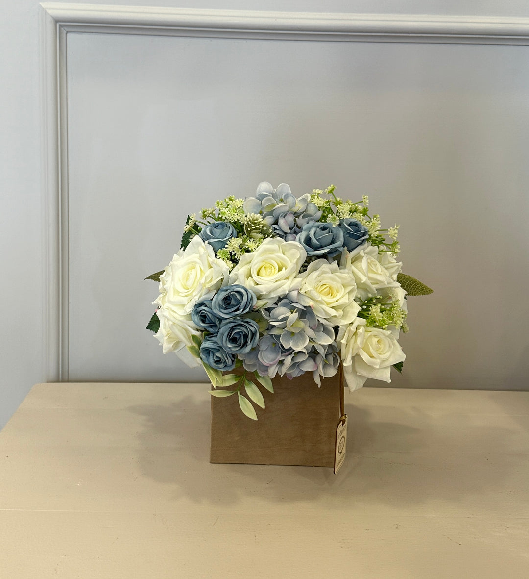 Flowery-box-con fiori artificiali-Composta come in foto-con box effetto legno.