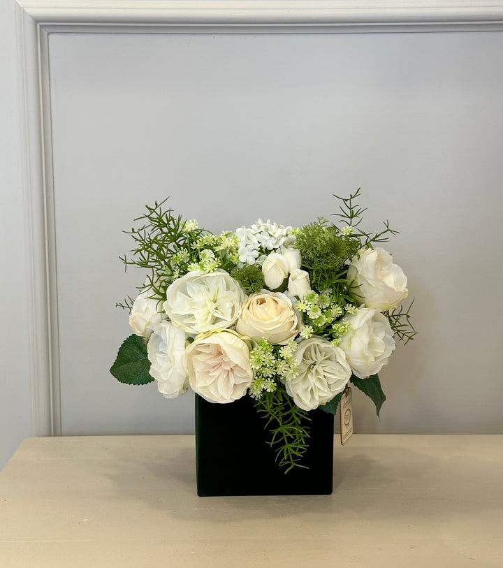 Flowery-box-con fiori artificiali-Composta come in foto-con box verde in velluto.