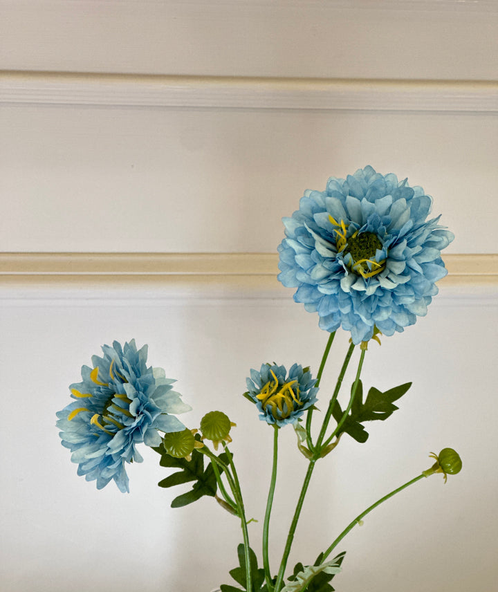 Scabiosa-artificiale-stelo a 3 fiori-63cm disponibile in quattro colorazioni.