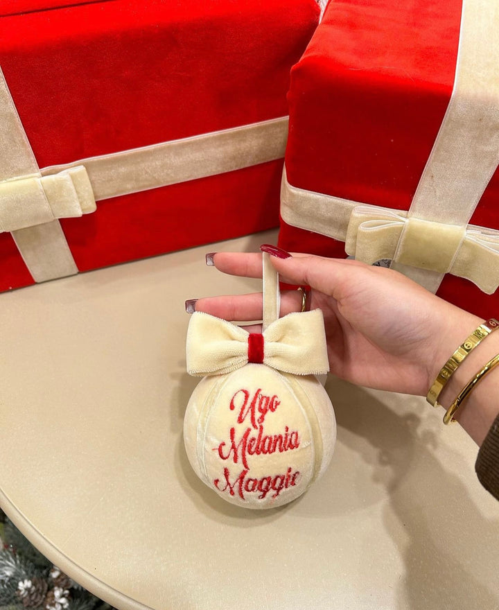 SFERA-PERSONALIZZATA-VELLUTO-PANNA CON RICAMO IN ROSSO.