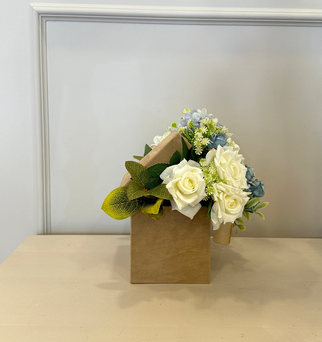 Flowery-box-con fiori artificiali-Composta come in foto-con box effetto legno.