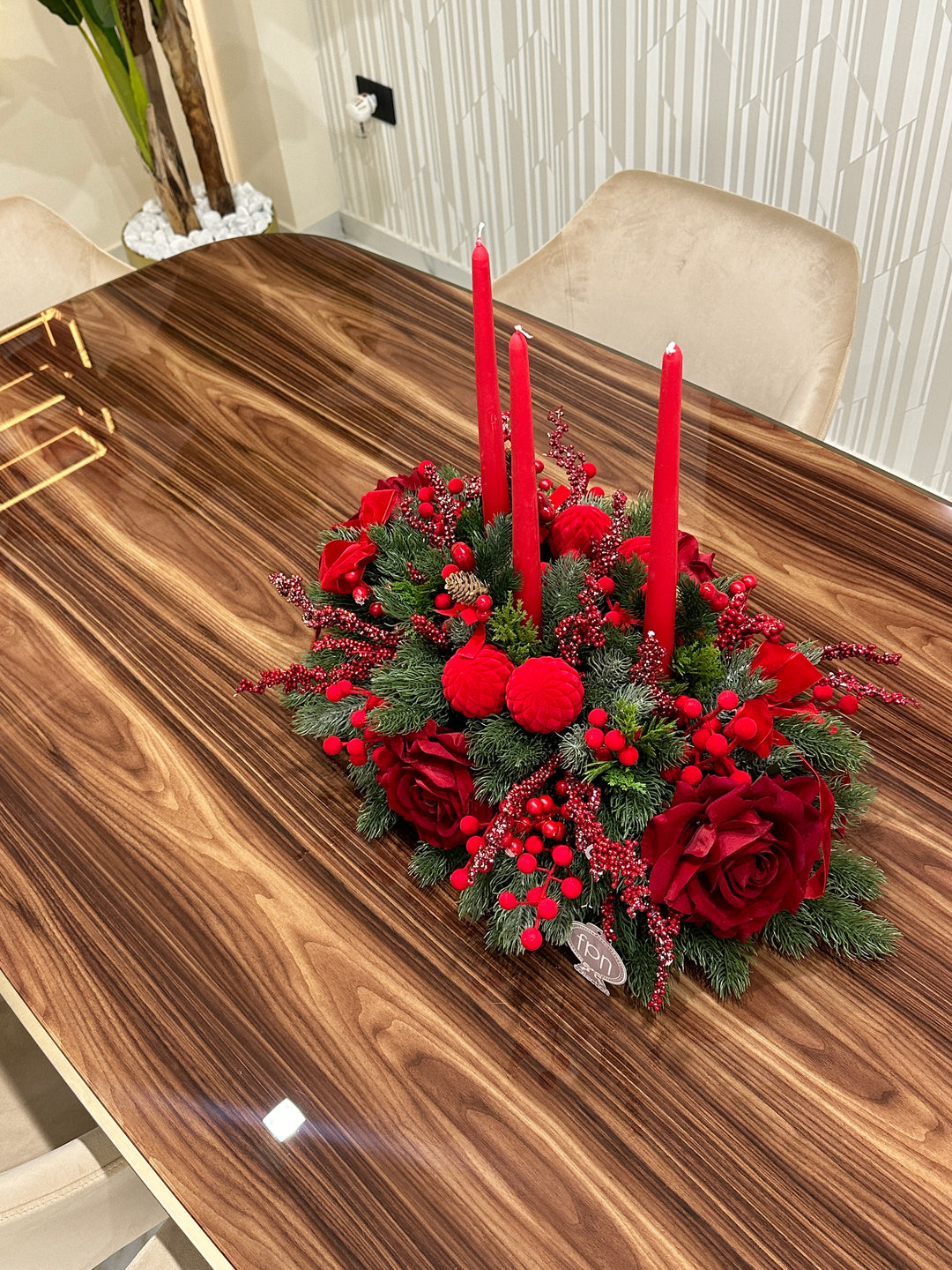 CENTROTAVOLA-CON CANDELE ROSSE-COMPOSTO COME IN FOTO-LUNGO 60cm