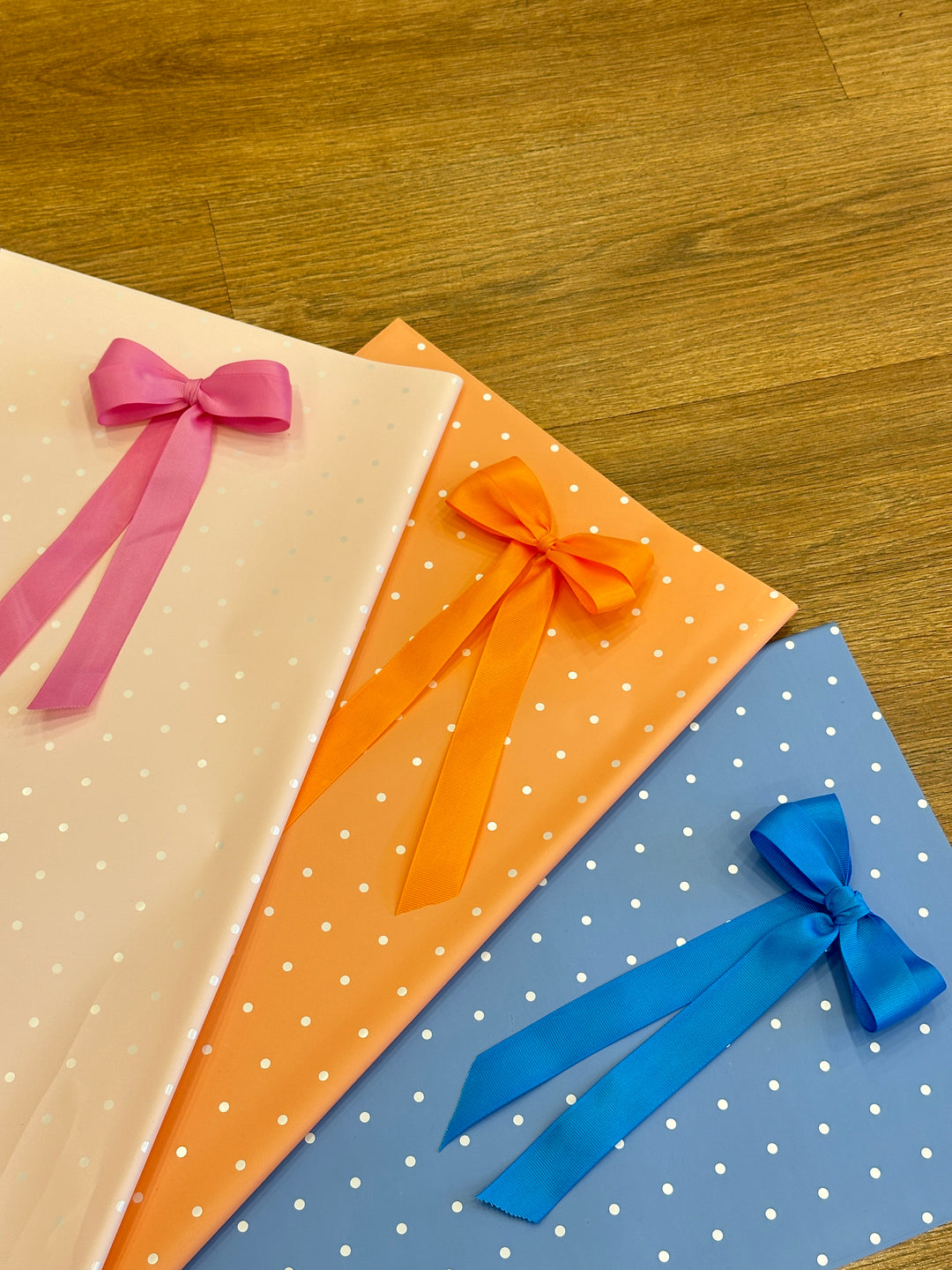 MISTERY GIFT💙🧡🩷. Ogni pacco regalo conterrà un regalo di Pasqua.