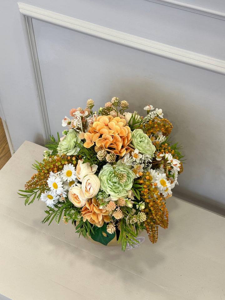COMPOSIZIONE-IN VASO ORO TRAFORATO-FIORI STILE PRIMAVERA-H 40cm x 30cm