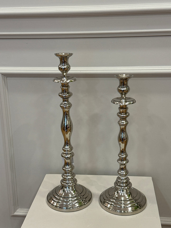 Candelabri-in metallo-color argento-disponibili in due misure