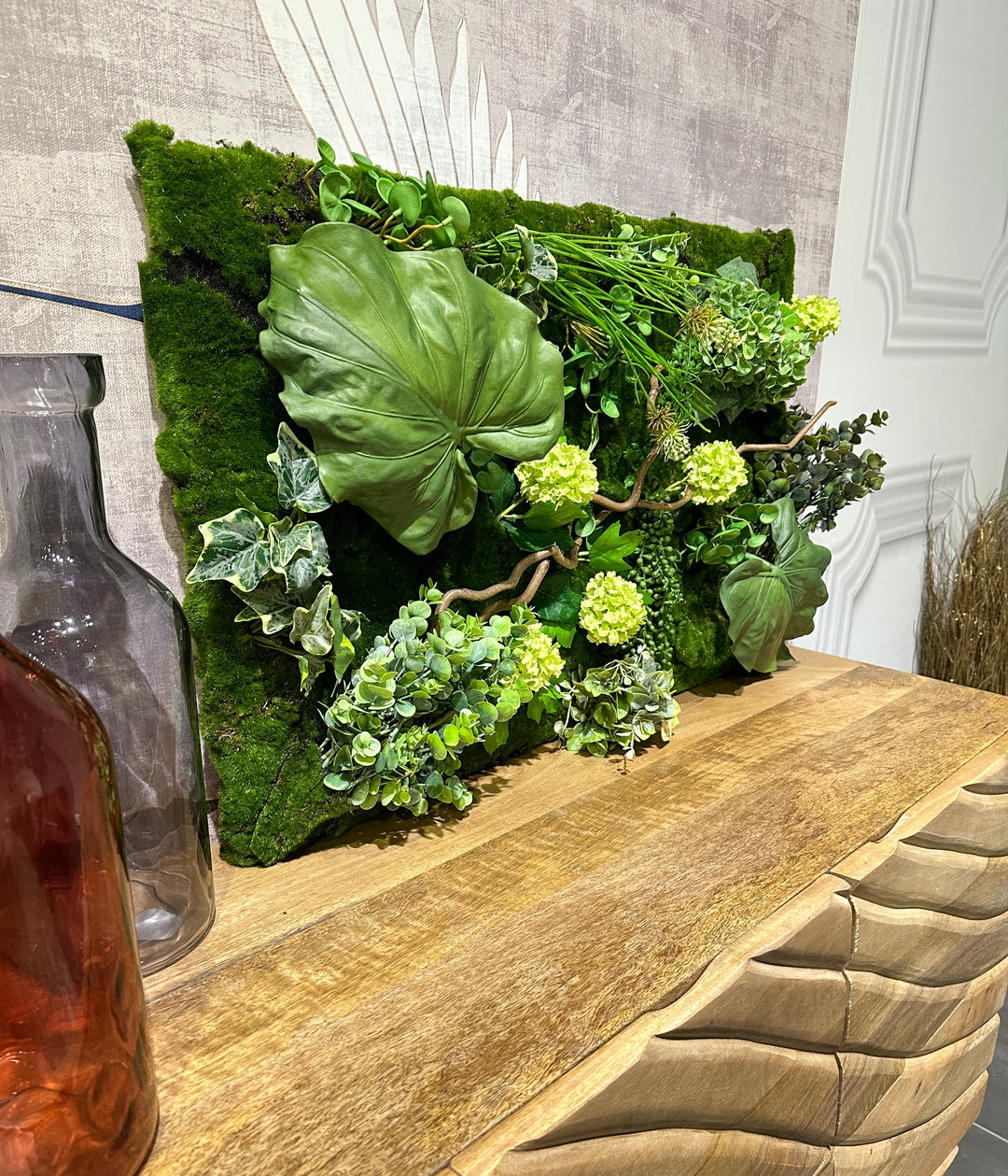 QUADRO VEGETALE COMPOSTO CON BASE DI MUSCHIO ARTIFICIALE E APPLICAZIONE DI FOGLIAME ARTIFICIALE DI ALTA QUALITÀ CON INSERTO DI NOCCIOLO CONTORTO-DIMENSIONE 80x50