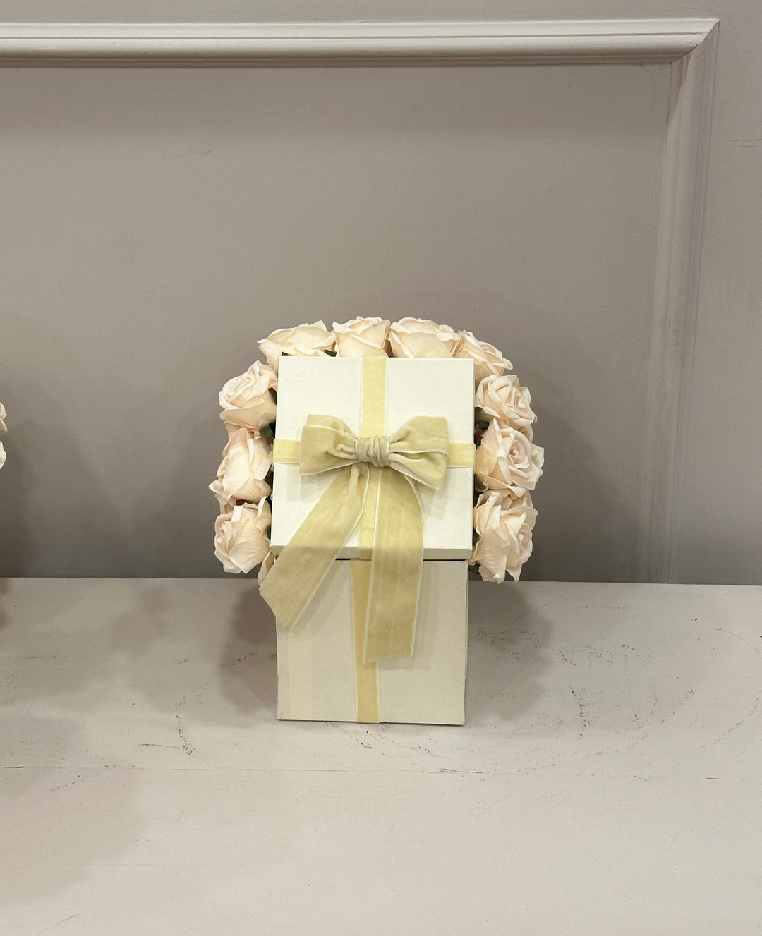 Flowery box- con rose H30x 24cm- composta da 30 rose in velluto