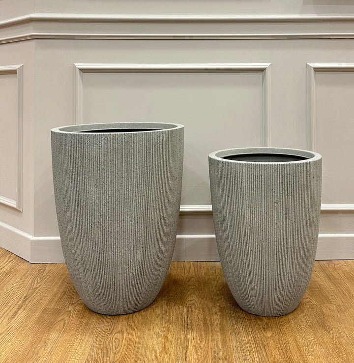 VASO-IN PLASTICA-COLOR GRIGIO-DISPONIBILE IN DUE DIMENSIONI.