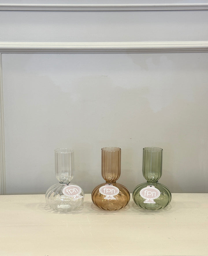 Vasi-in vetro-soffiato-H18cm- disponibili in tre colorazioni.
