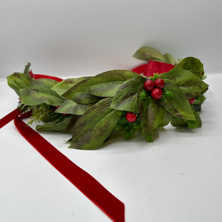 CORONA LAUREA-CON FOGLIE E BACCHE ARTIFICIALI