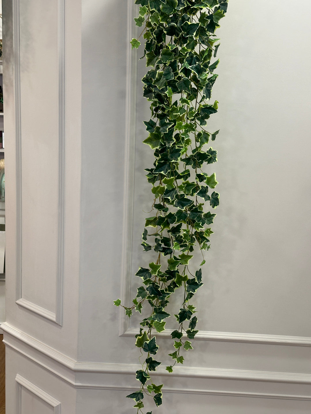 PENDENTE-EDERA VARIEGATA IN VERDE-DISPONIBILE IN DUE MISURE.