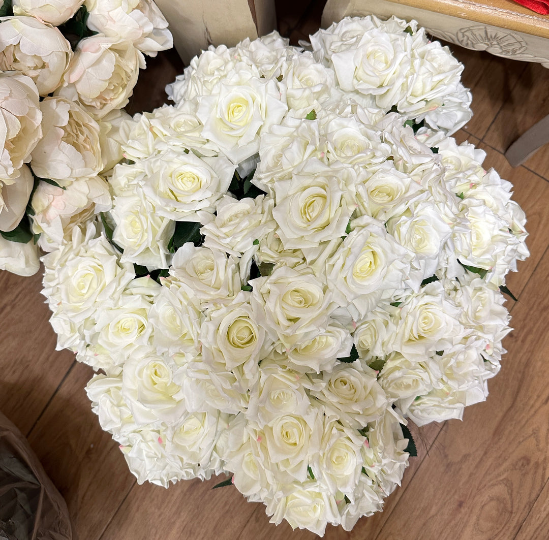 BOUQUET ARTIFICIALE - di  10 rose color crema