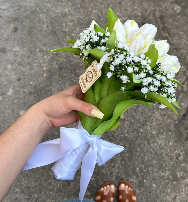 BOUQUET-SPOSA-COMPOSTO DA TULIPANI IN LATTICE E GIPSOFILA.