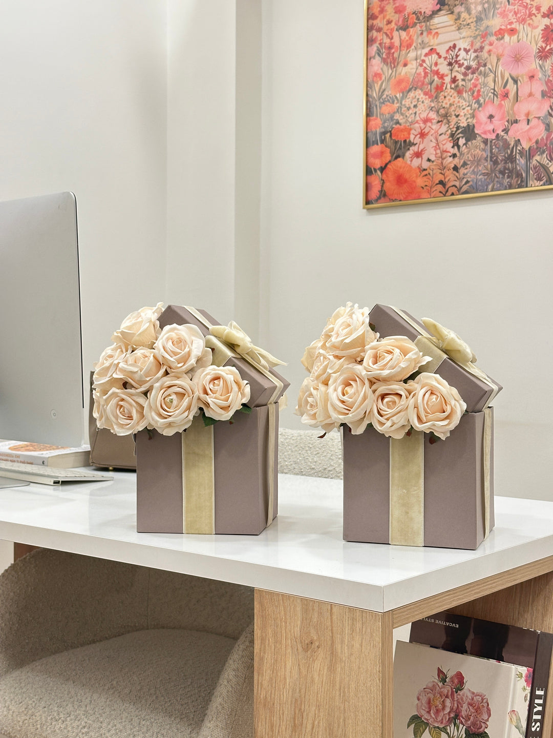 FLOWERY BOX-COMPOSTA COME IN FOTO-con rose color crema-H30cmx 30cm