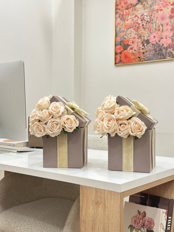 FLOWERY BOX-COMPOSTA COME IN FOTO-con rose color crema-H30cmx 30cm