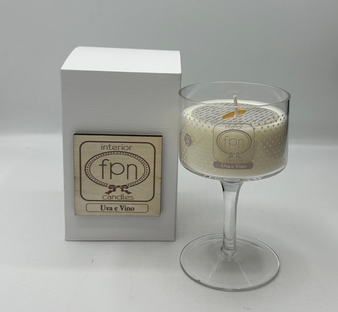 CANDELA-FRAGRANZA-UVA E VINO-H16cm x 10cm. Fragranza sofisticata,evoca i profumi di un vigneto in pieno autunno.