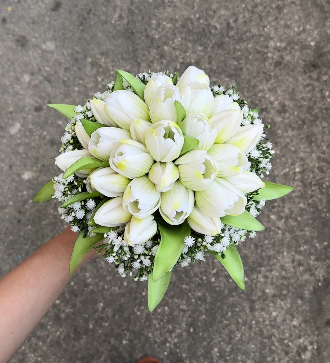 BOUQUET-SPOSA-COMPOSTO DA TULIPANI IN LATTICE E GIPSOFILA.