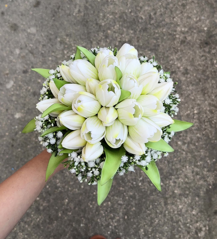 BOUQUET-SPOSA-COMPOSTO DA TULIPANI IN LATTICE E GIPSOFILA.